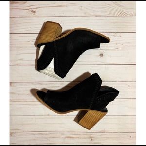 NEVER WORN! STEVE MADDEN BOOTIES size 9